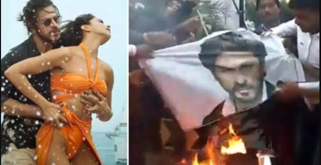 Indore activists burn Shah Rukh Khan's effigy, demand ban on 'Pathaan'